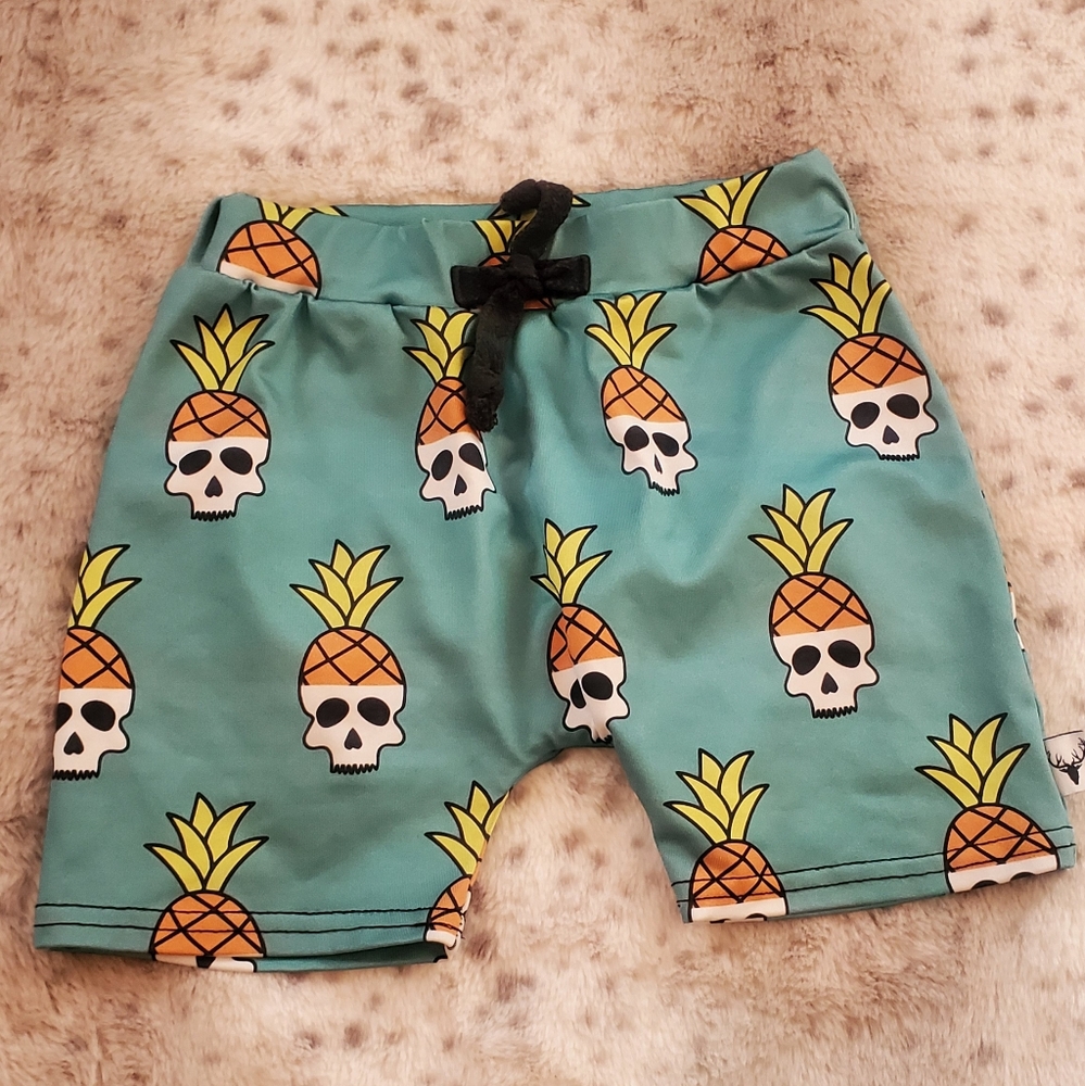 Skulls swim trunks
